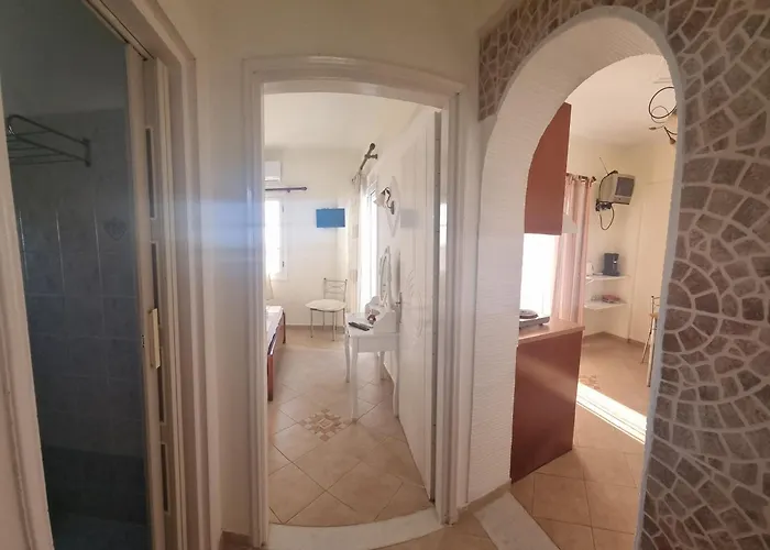 Sophi's L & Agia Anna (Naxos)